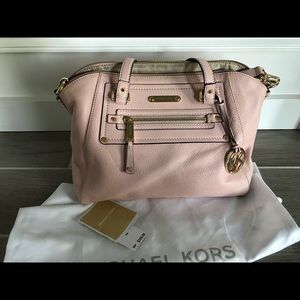 MK large purse/cross body like new